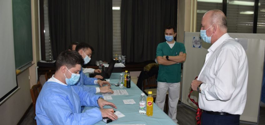 Nakon zaposlenika crvene COVID zone vakcinisao se i direktor UKC Tuzla Vahid Jusufović