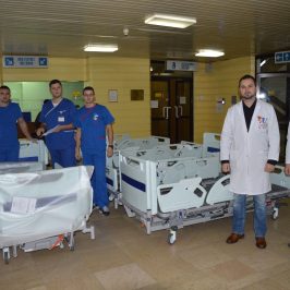 Specijalni bolnički kreveti donirani za potrebe UKC Tuzla