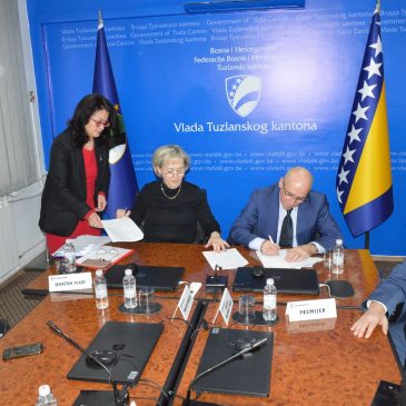 Vlada TK i UKC Tuzla potpisali ugovor o finansiranju projekata za adaptaciju i rekonstrukciju