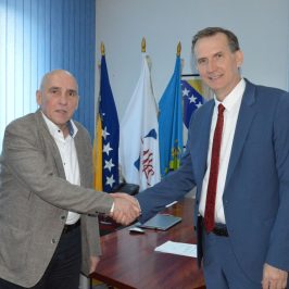 Izvršena primopredaja dužnosti u Uredu direktora JZU UKC Tuzla
