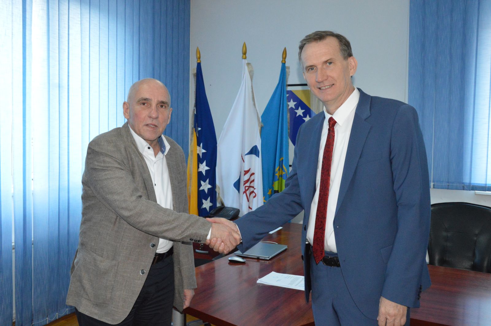 IMG-125850388655f3ee732c21b6a4f62ed7-V